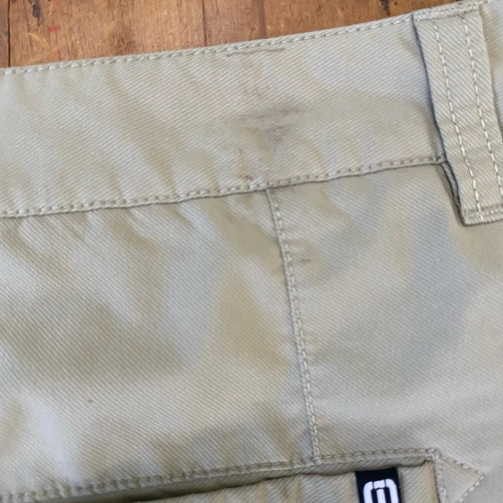 Travis Mathew Shorts Men 36 Tan Khaki Golf Chino - Picture 6 of 7